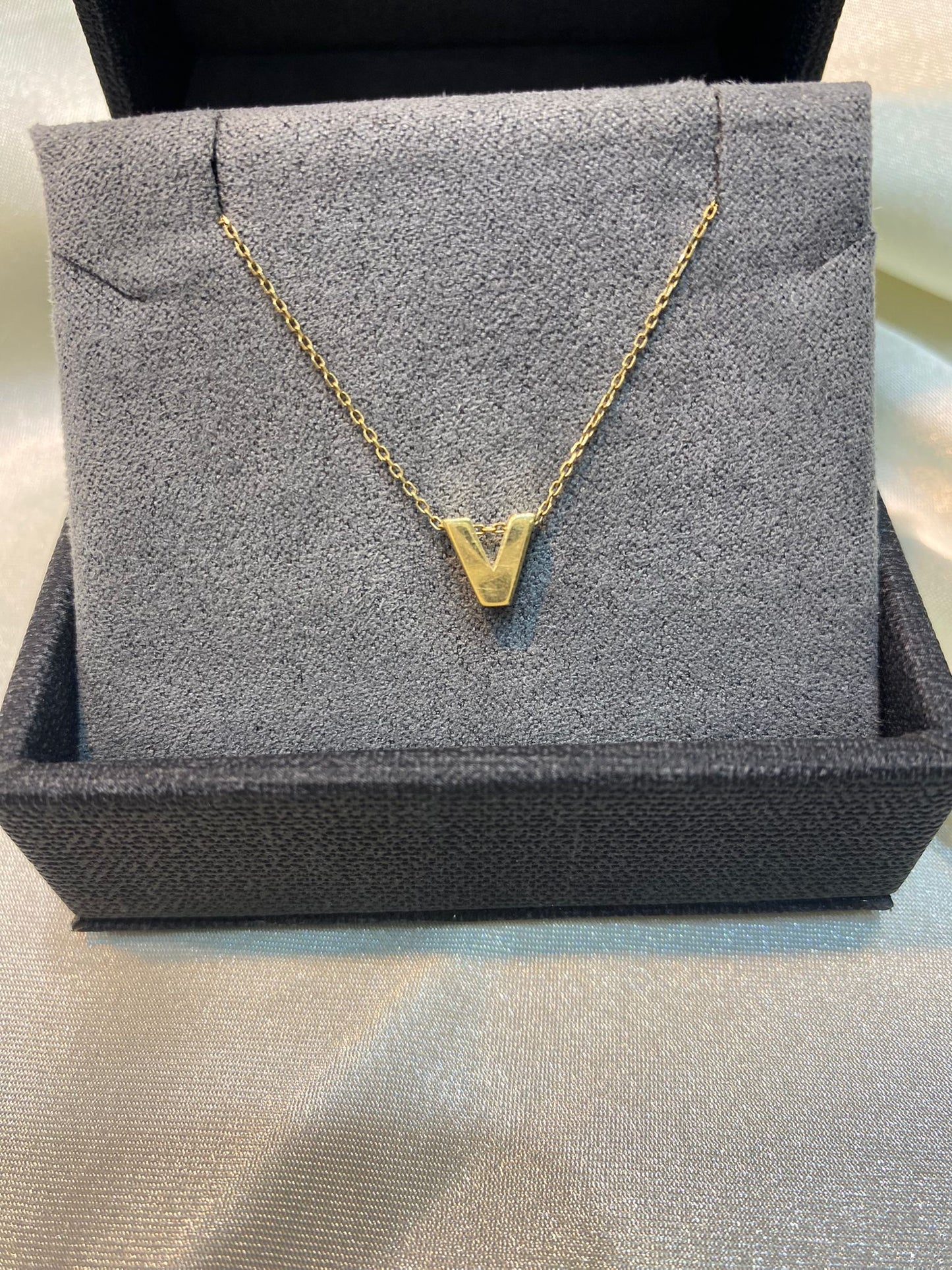 Lant Aur 14K Initiala V